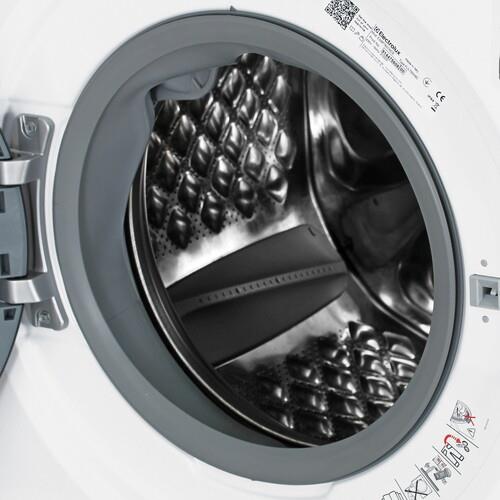 Стиральная машина Electrolux EW9F7607WCE белый